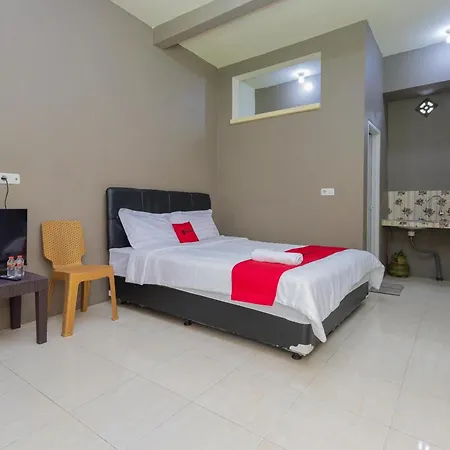 Reddoorz Plus @ Villa Bontes Batu-2
